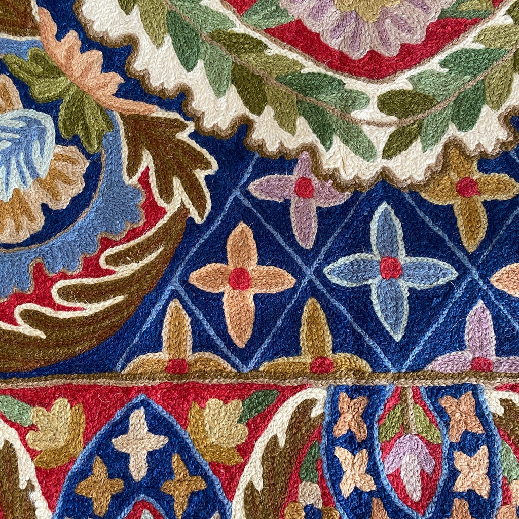Kashmir Atelier – Zari Medallion Rug (80 x 122 cm)