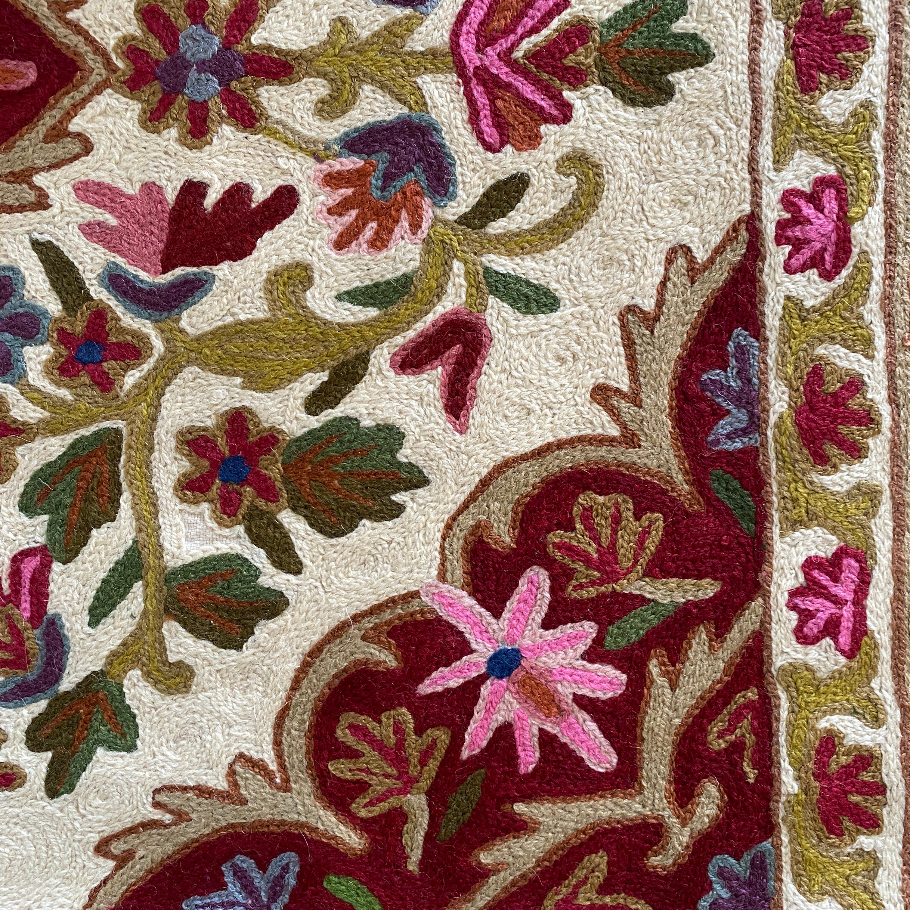 Kashmir Atelier – Gulzar Floral Rug (62 × 92 cm)